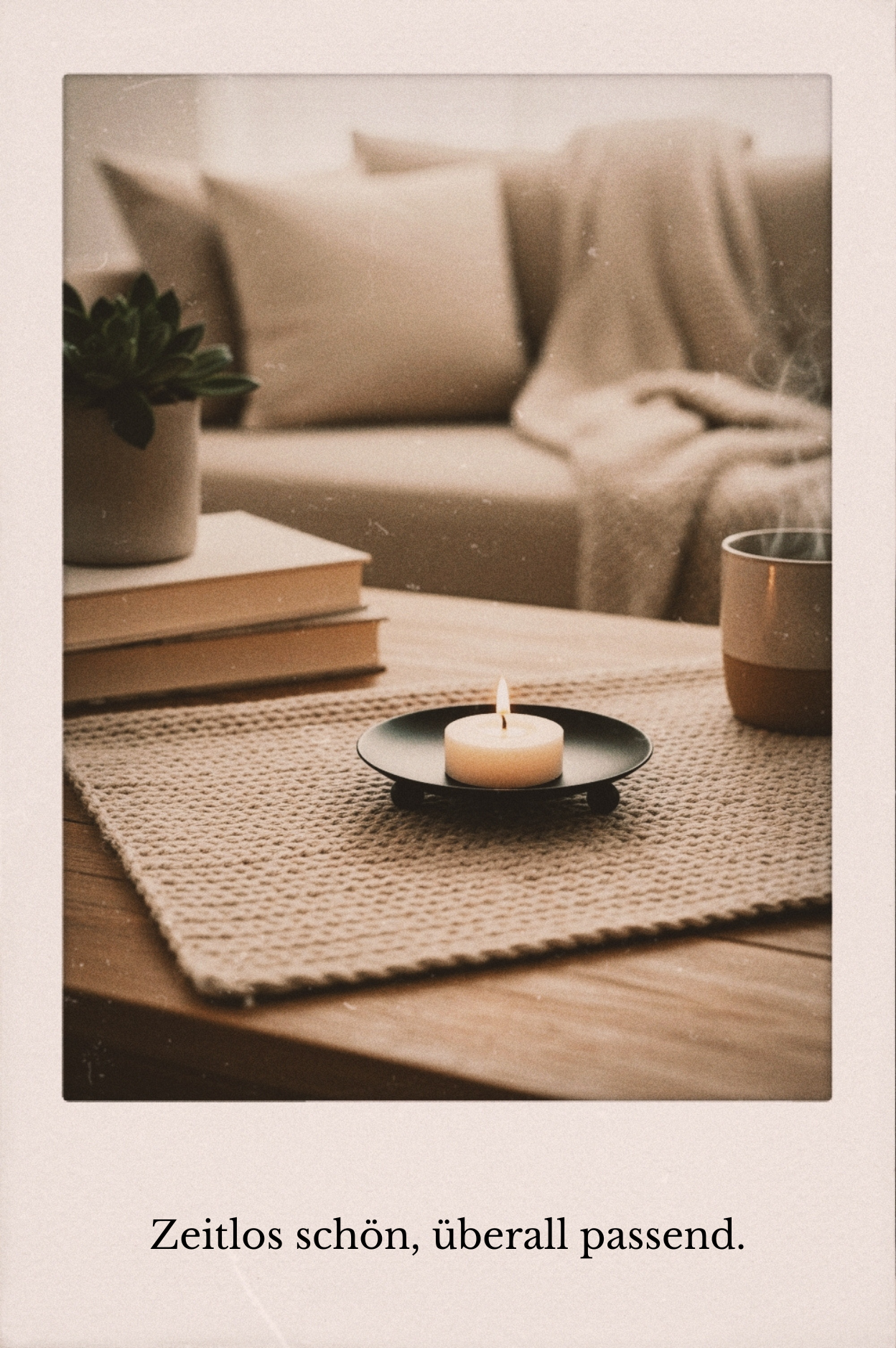 Handgemachte Duftkerze auf Wohnzimmertisch – zeitloses minimalistisches Design für Zuhause von WECANDLE