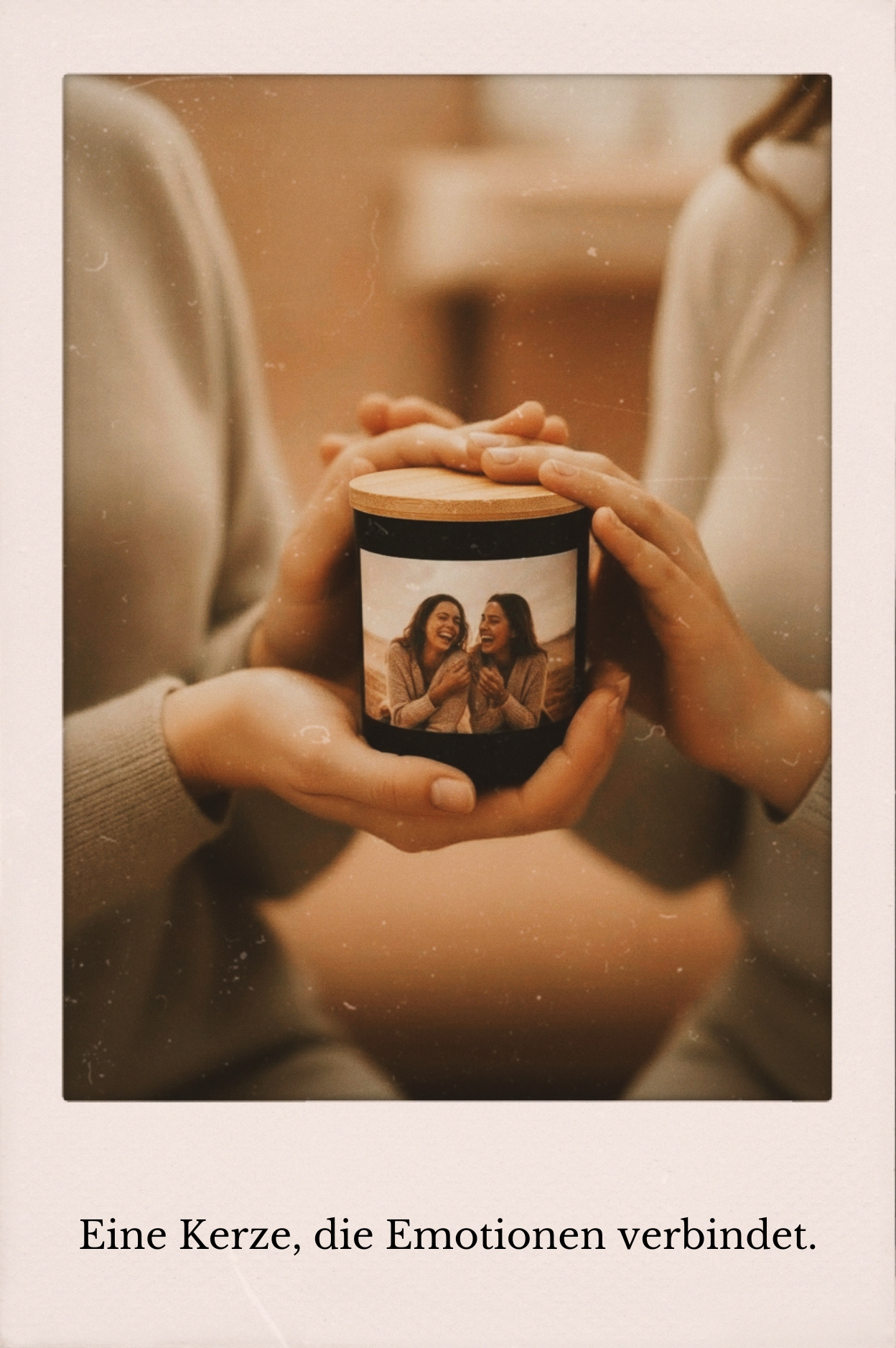 DIY Fotokerze fertig Hände halten personalisiert Freunde gemeinsam erlebnis Geschenk
