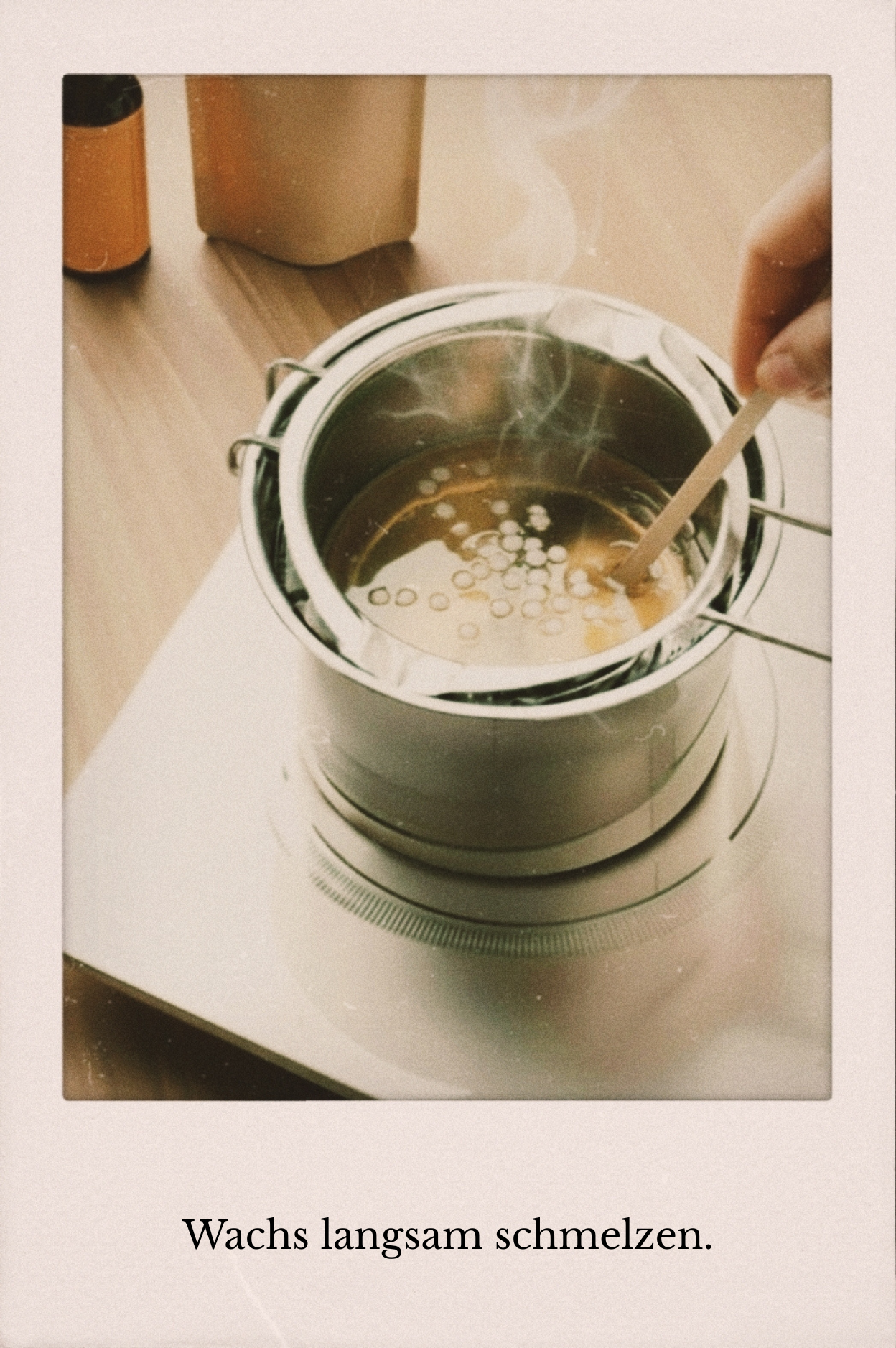 Bio-Sojawachs langsam im Wasserbad schmelzen – Anleitung zum Kerzen selber machen WECANDLE Refill Set